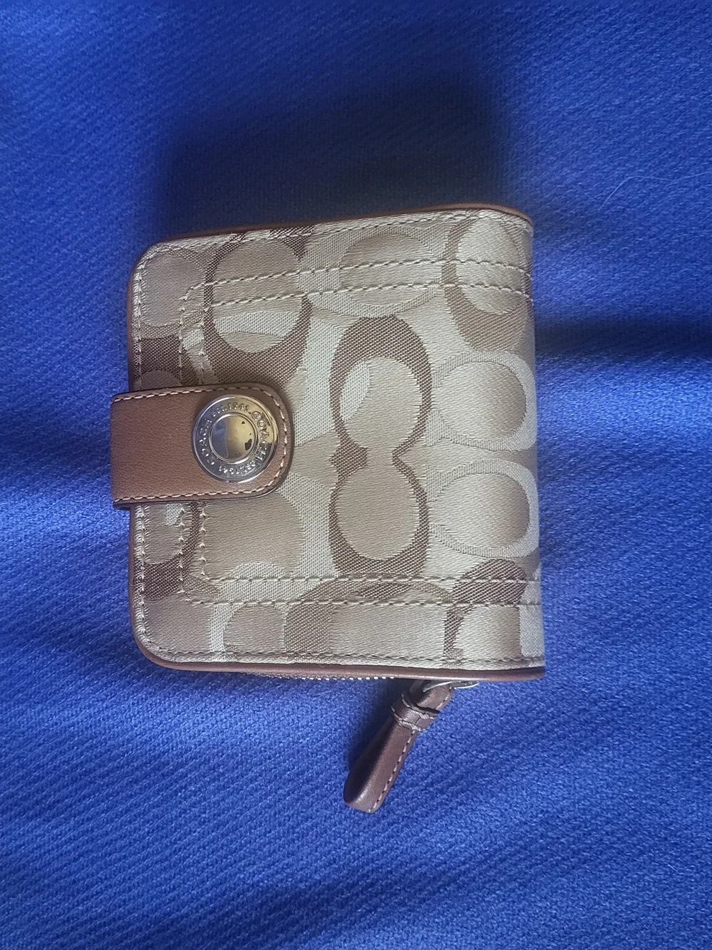 Coach Signature Canvas Brown Shoulder Bag with Matching Wallet - Picture 13 of 16